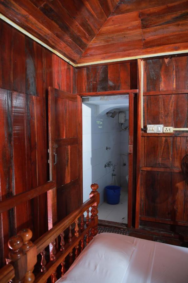 Malayalam Lake Resort Alappuzha Ngoại thất bức ảnh
