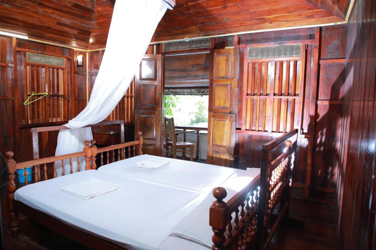 Malayalam Lake Resort Alappuzha Ngoại thất bức ảnh