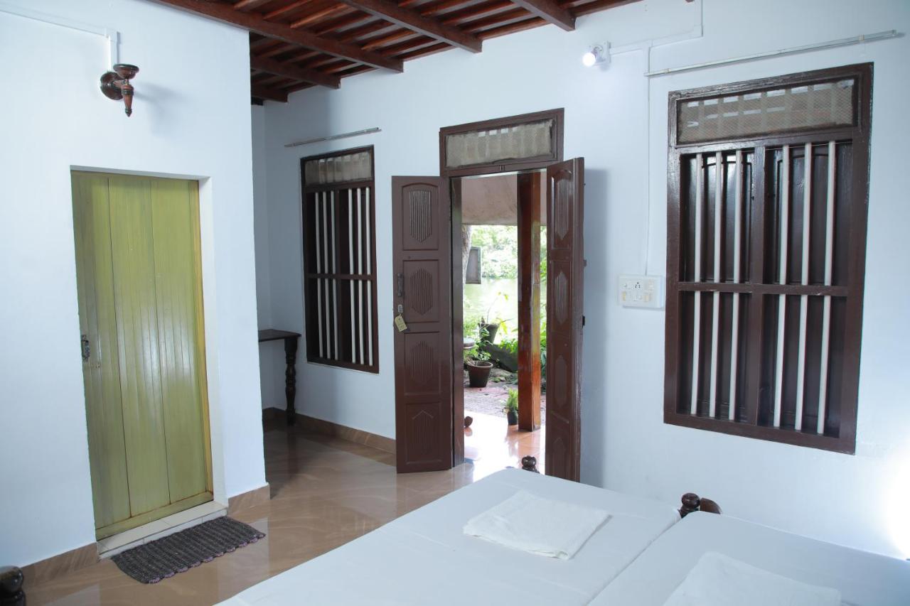 Malayalam Lake Resort Alappuzha Ngoại thất bức ảnh