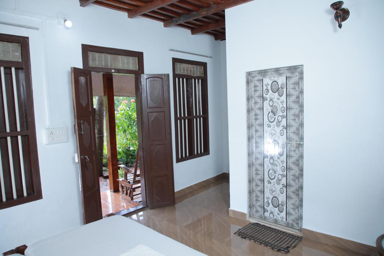 Malayalam Lake Resort Alappuzha Ngoại thất bức ảnh