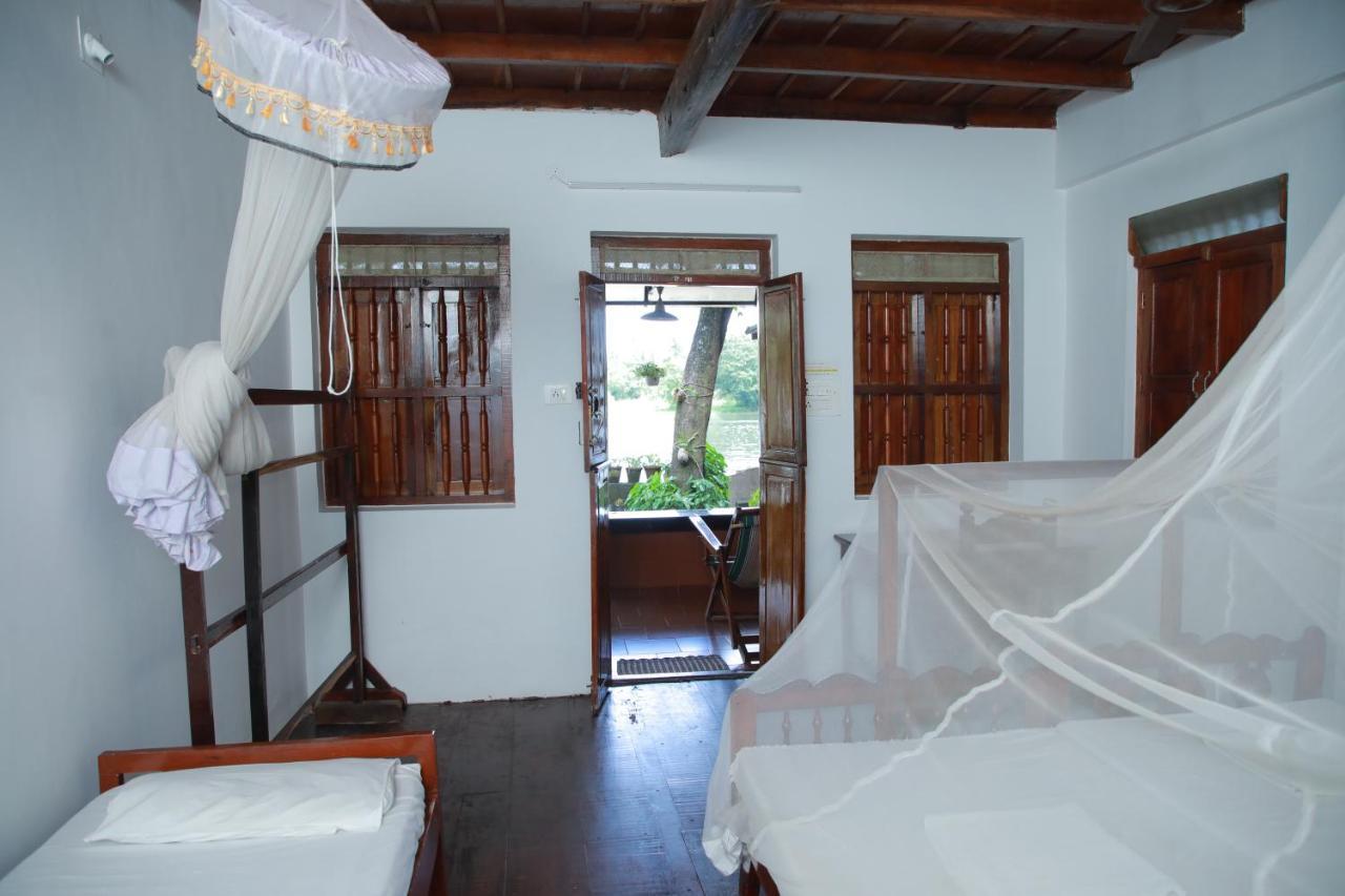 Malayalam Lake Resort Alappuzha Ngoại thất bức ảnh