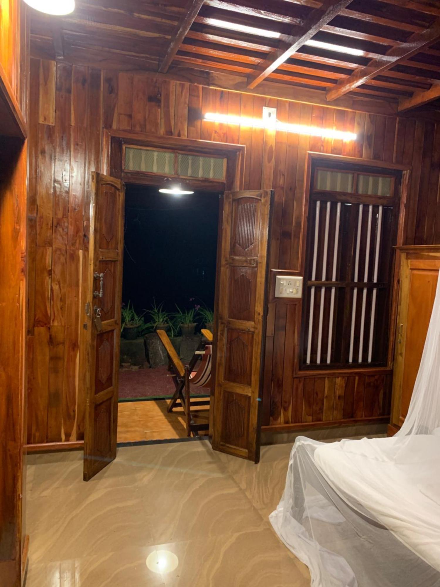 Malayalam Lake Resort Alappuzha Ngoại thất bức ảnh