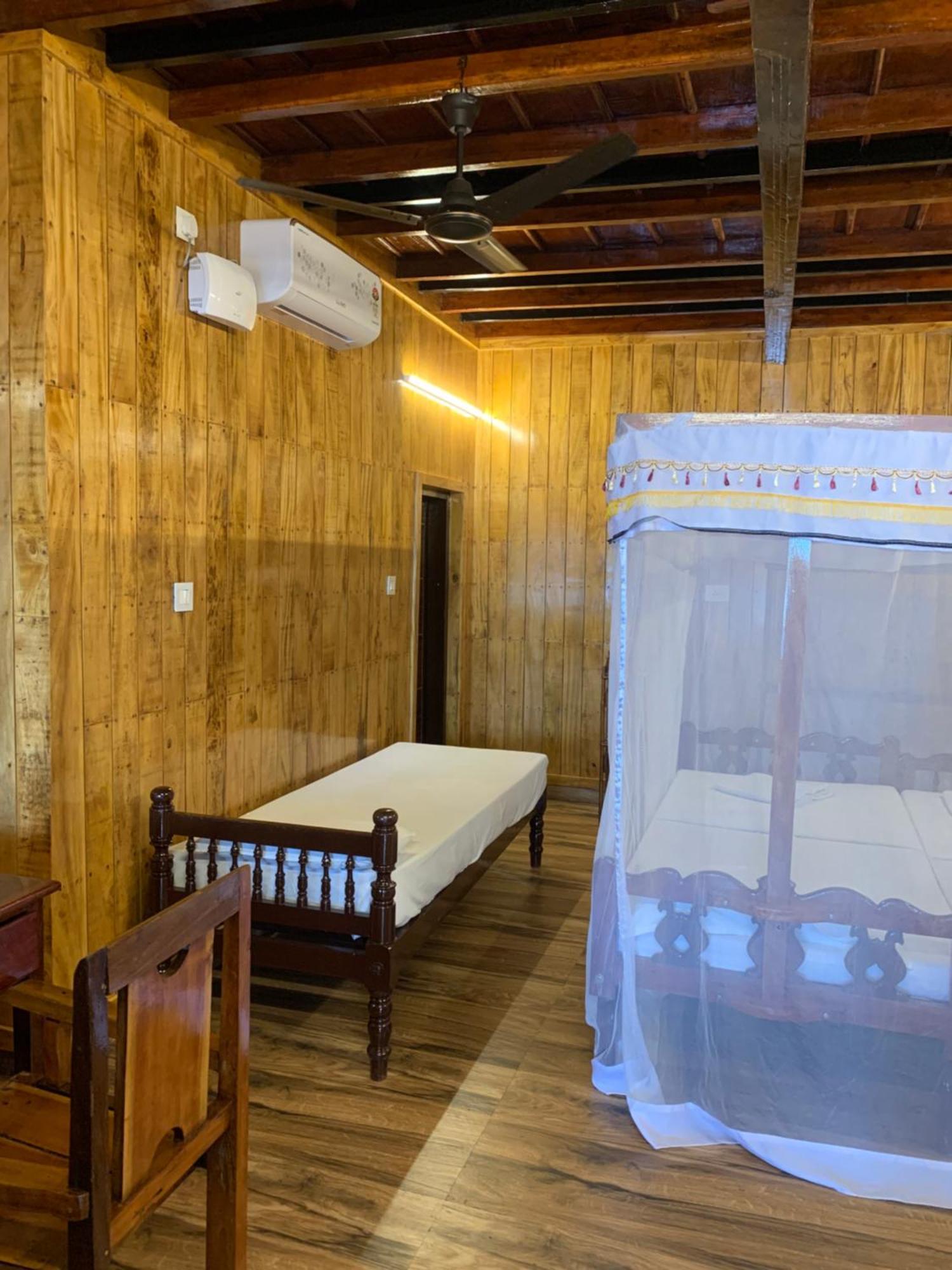 Malayalam Lake Resort Alappuzha Ngoại thất bức ảnh