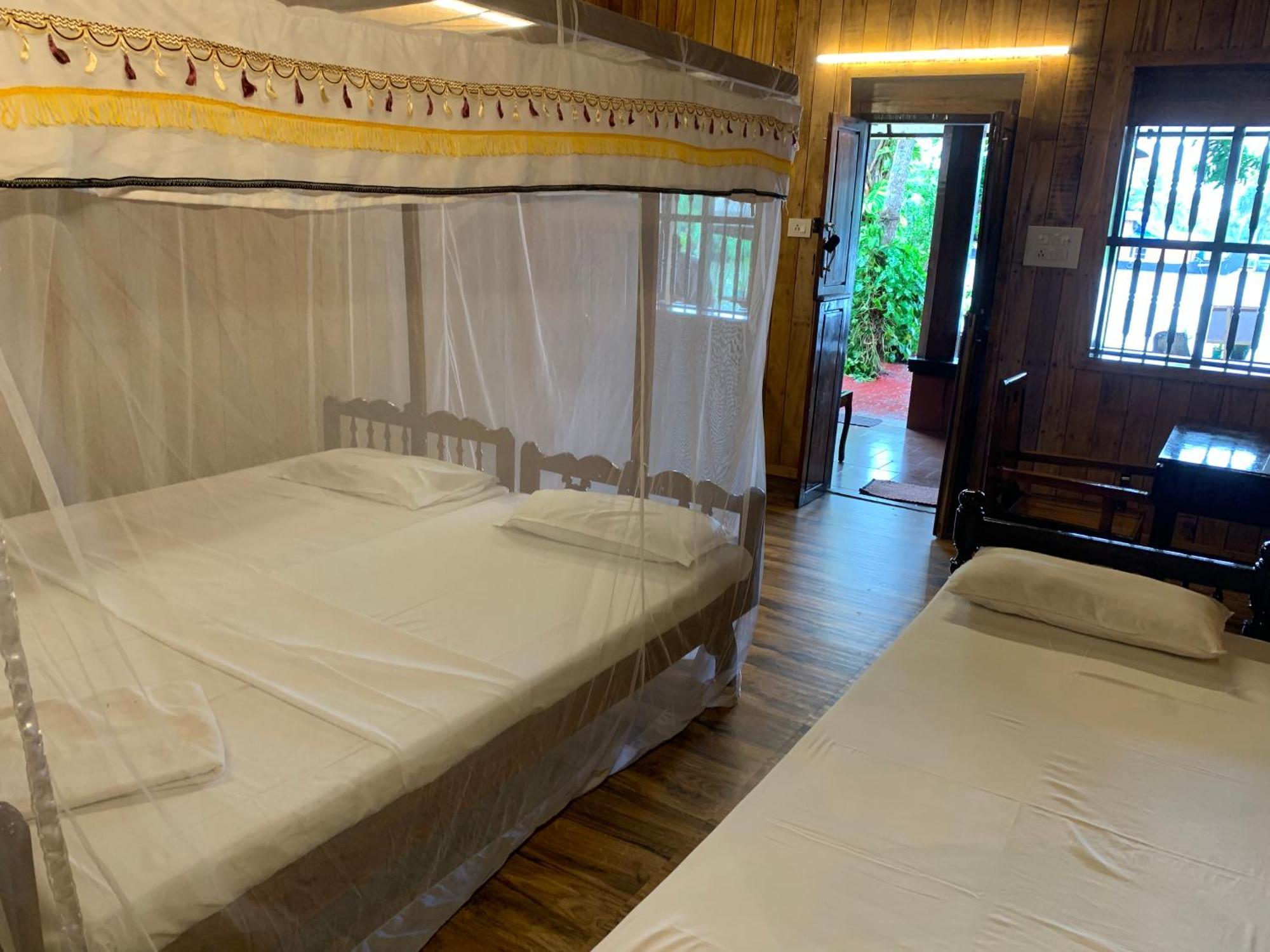 Malayalam Lake Resort Alappuzha Ngoại thất bức ảnh