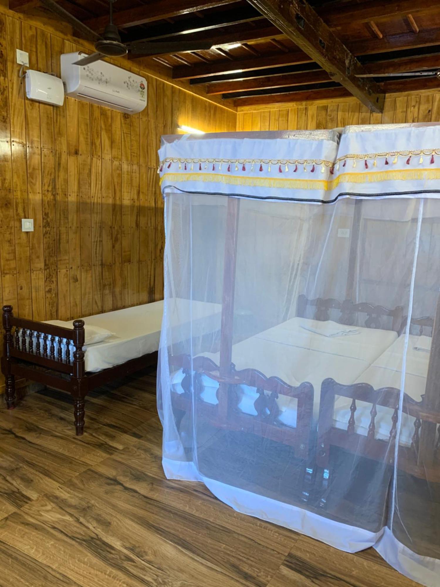 Malayalam Lake Resort Alappuzha Ngoại thất bức ảnh