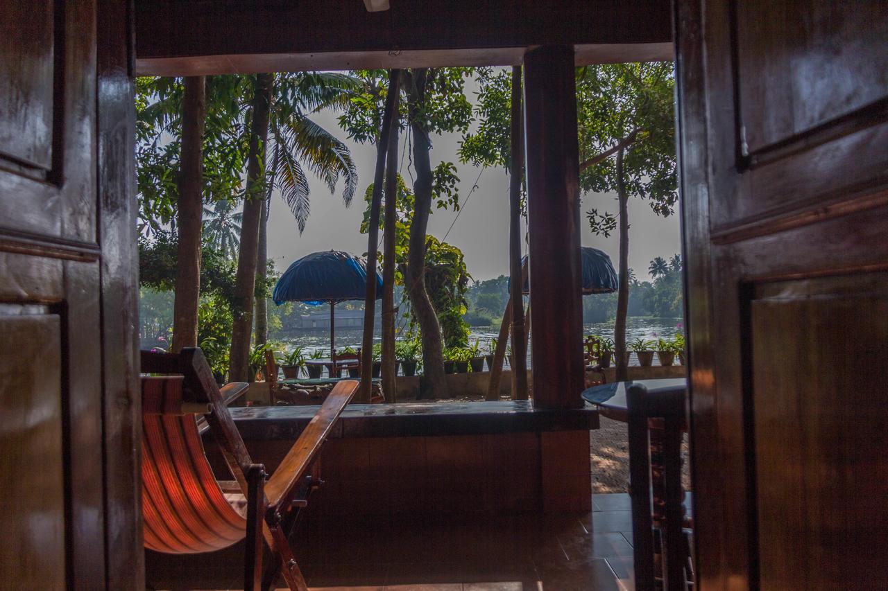 Malayalam Lake Resort Alappuzha Ngoại thất bức ảnh