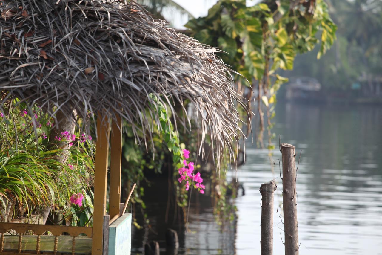 Malayalam Lake Resort Alappuzha Ngoại thất bức ảnh